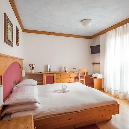 מדונה די קמפיליו Hotel St. Raphael מראה חיצוני תמונה