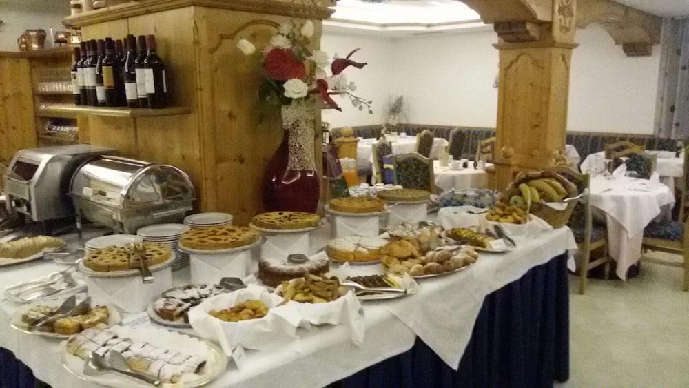 מדונה די קמפיליו Hotel St. Raphael מראה חיצוני תמונה