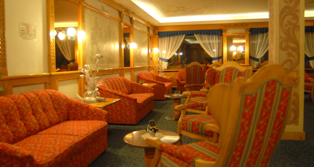 מדונה די קמפיליו Hotel St. Raphael מראה חיצוני תמונה