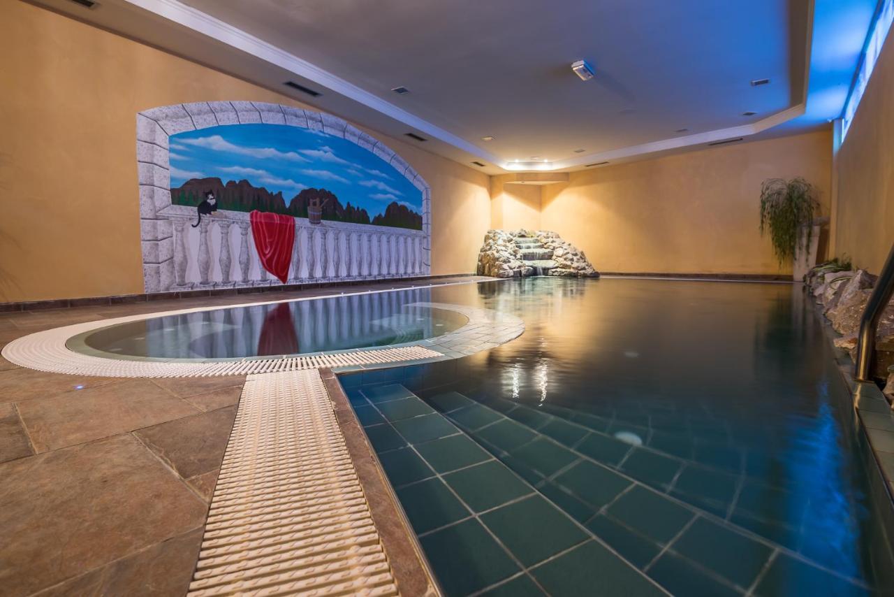 מדונה די קמפיליו Hotel St. Raphael מראה חיצוני תמונה